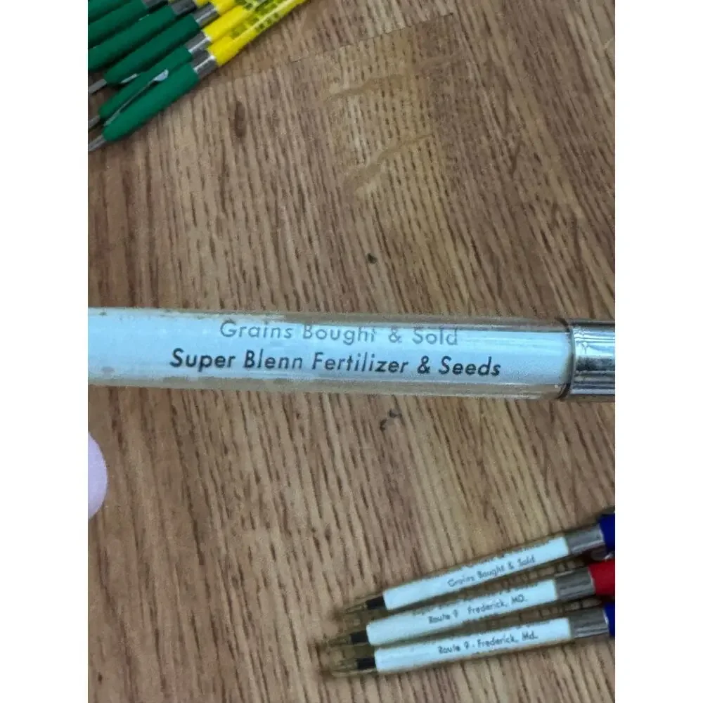 Set of 4 MULLINIX GRAIN & FERTILIZER pens - as is